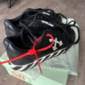 OFF-WHITE Vulc Low Leather Black White SS22 - Sz 40